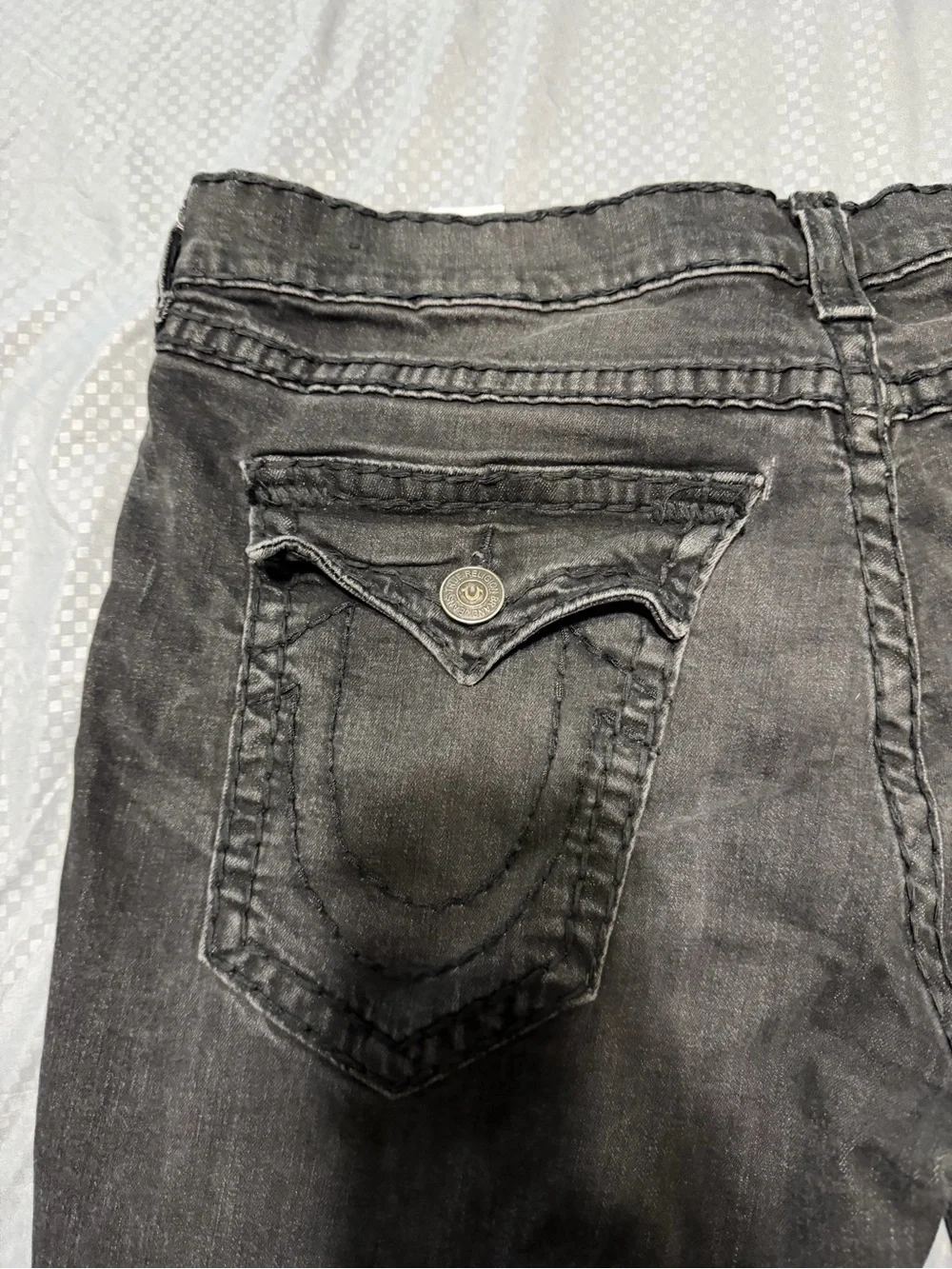 Size 40 True Religion Geno Relaxed slim Jeans